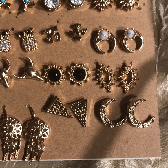3/50$ NWT 20 PAIRS of Fashion EARINGS - Picture 3 of 5